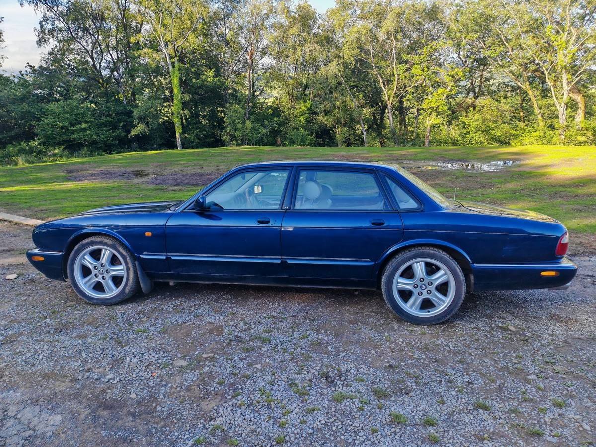 Jaguar XJR