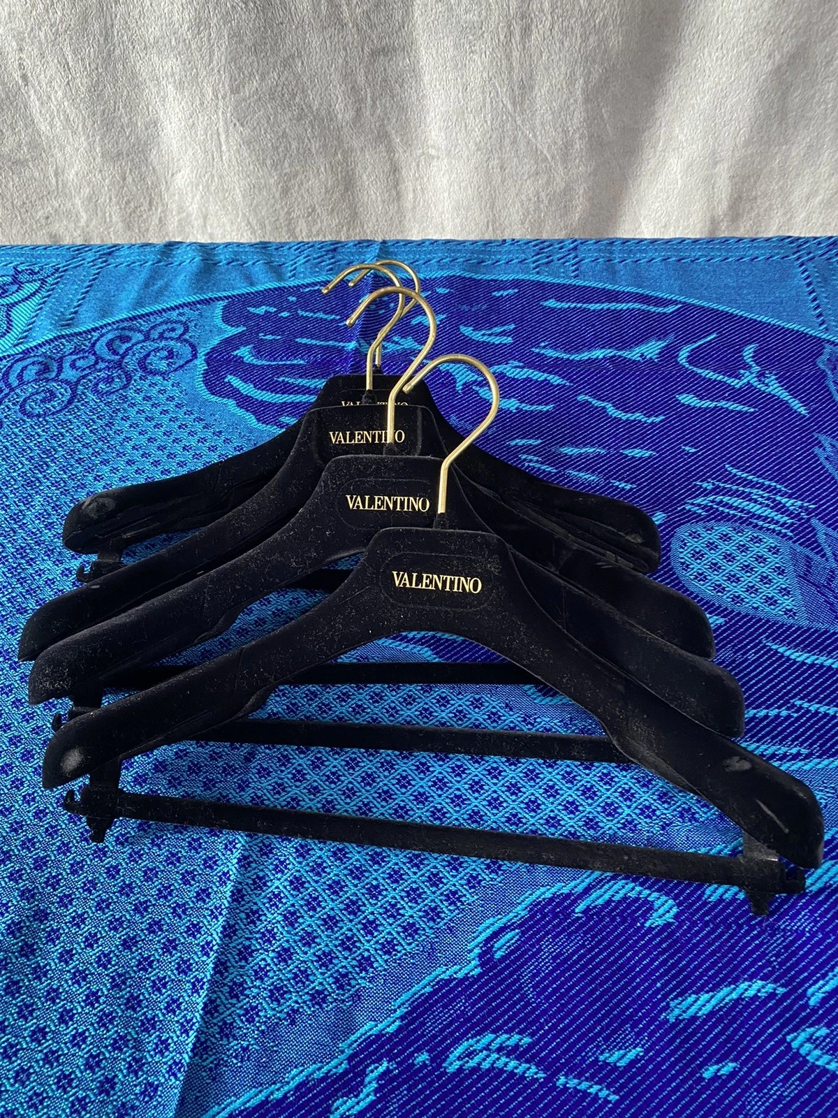 APPENDIABITI VALENTINO IN VELLUTO NERO E LOGO ORO AUTENTICO