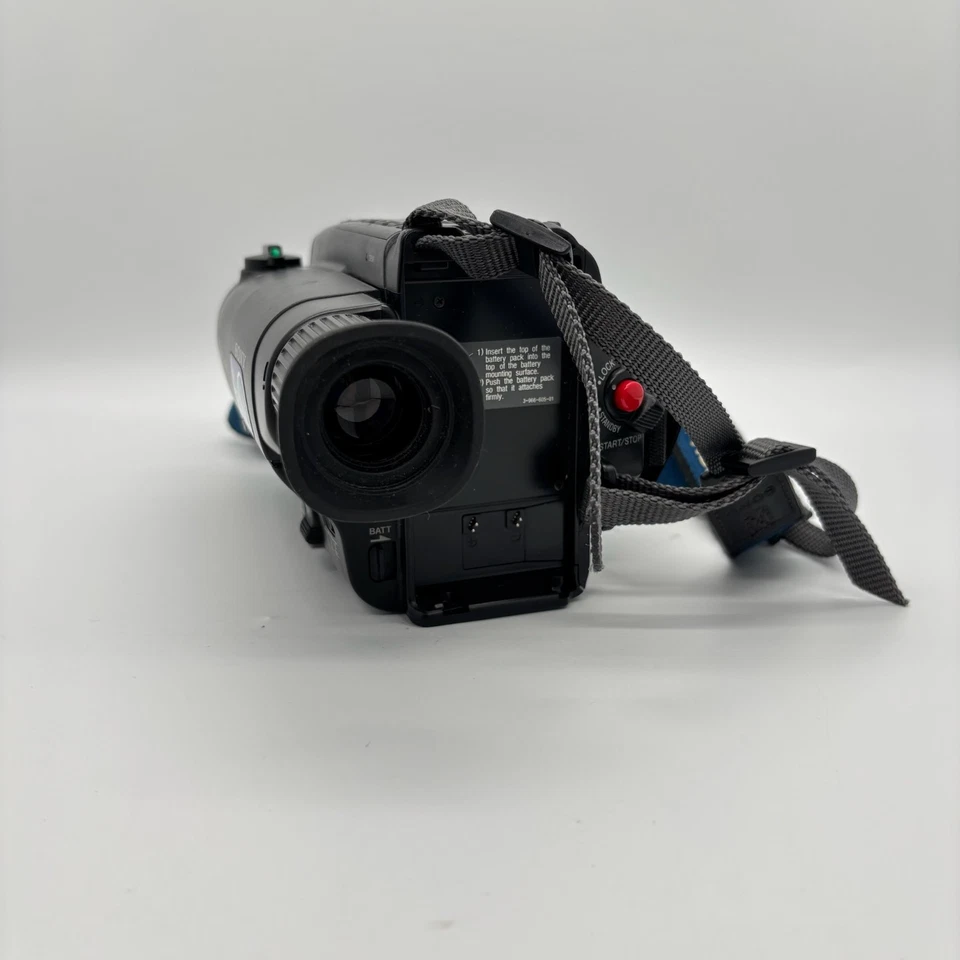 Sony CCD-TR420E PAL Video 8 Handycam Camcorder *PLAYER GOOD, CAMERA FAULTY* - Image 4 of 4