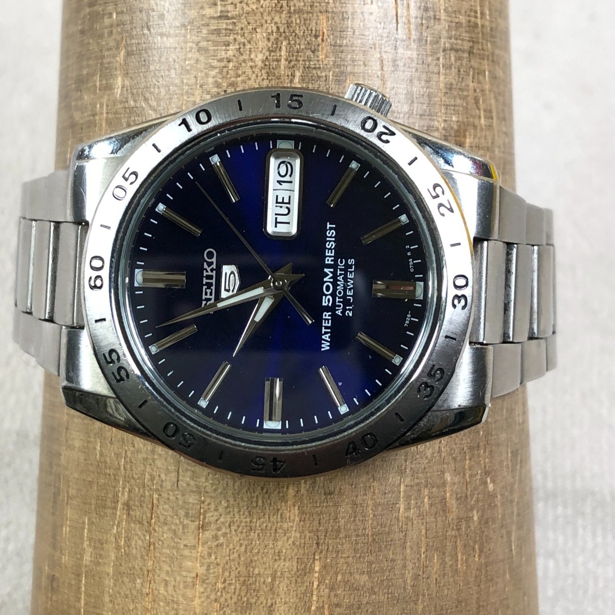 Seiko 5 Men 7S26-02T0 Fashion Day Date Silver Tone Automatic 37mm