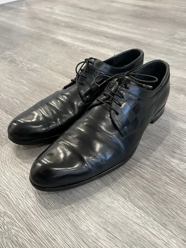 LOUIS VUITTON（LV） Louis Vuitton Stringate in pelle nera tinta unita per uomo stringate USATE 8 5us