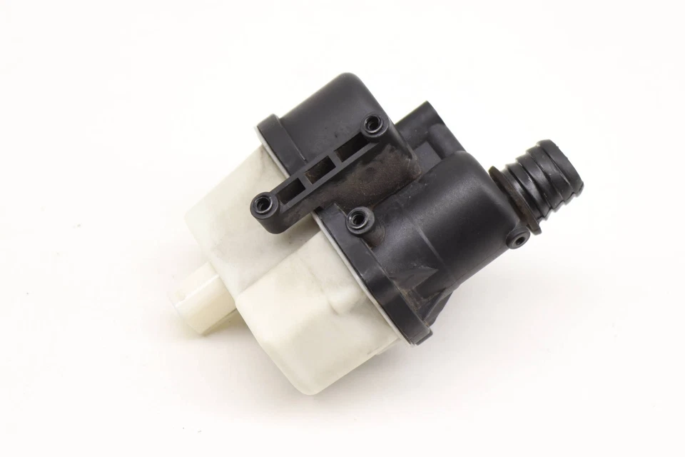 BMW 330XI 2001-2006 - Bomba de detección de fugas / LDP 7193479 Foto 2 de 4