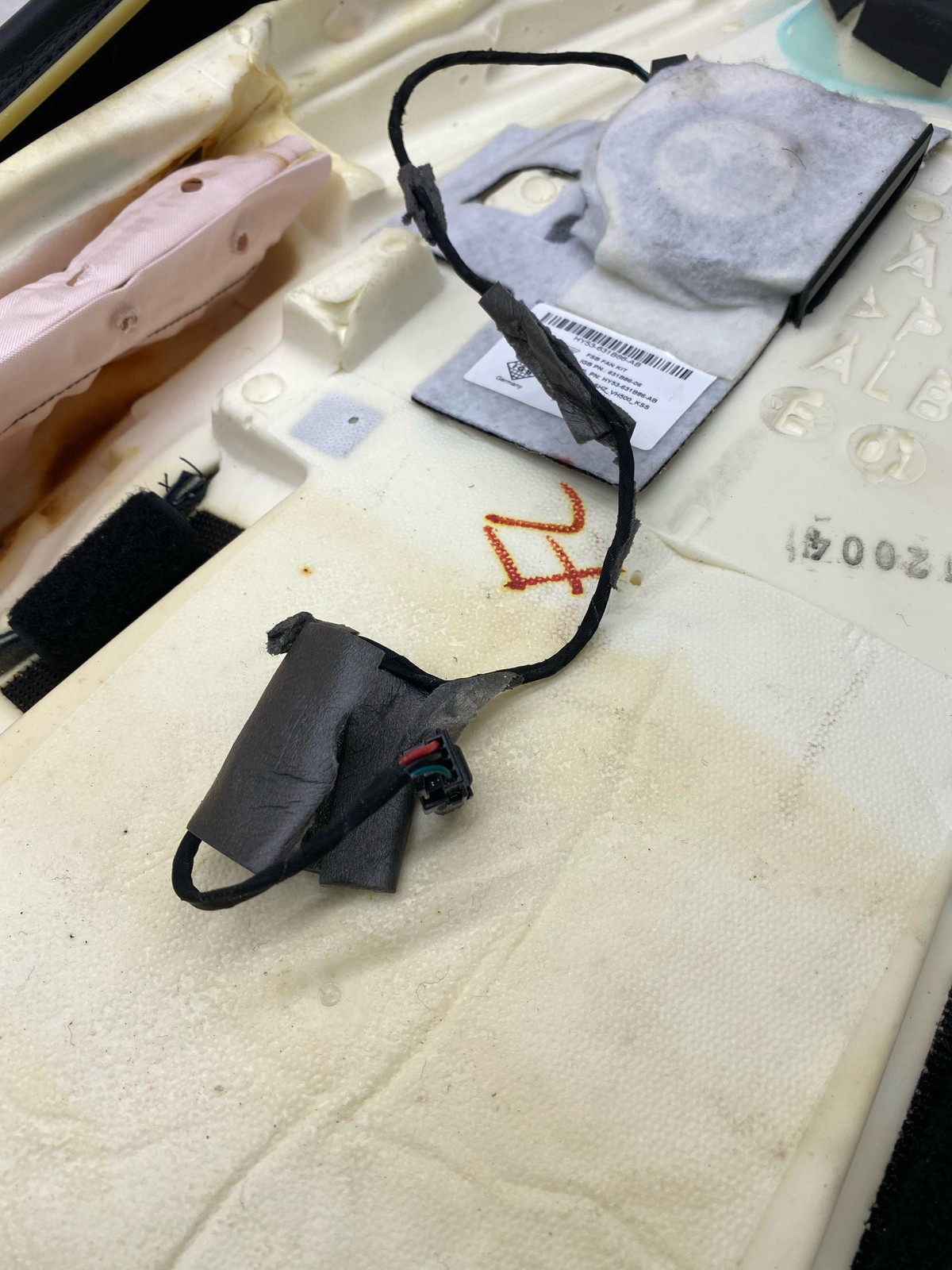 2020-2025 ASTON MARTIN DBX FRONT LEFT DRIVER UPPER HEATED & VENTED SEAT CUSHION
