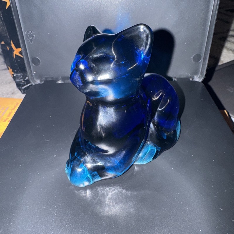 FENTON INDIGO BLUE LAYING DOWN CAT #5318 ZW