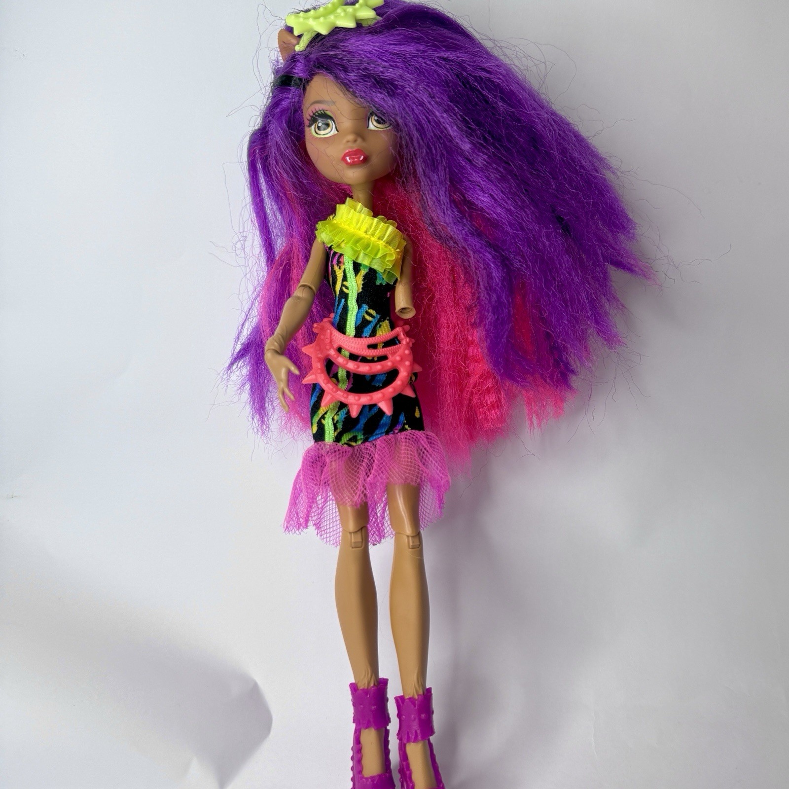 Monster High Electrified Clawdeen Wolf Doll Mattel Accessories One Arm Missing