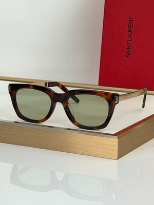 Saint Laurent Tortoiseshell Square Sunglasses Green Lens  display picture 1