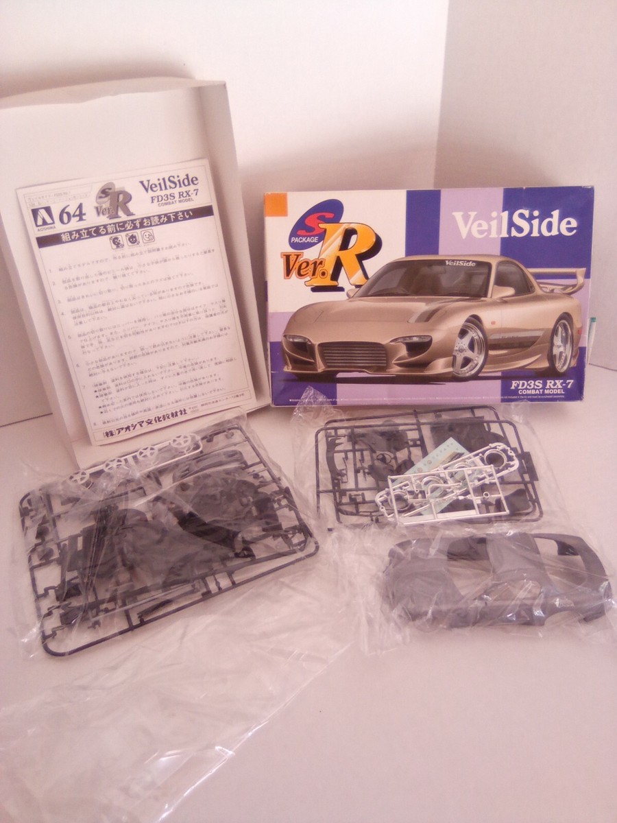 Japanese Mazda FD3S RX7 VEILSIDE Combat Model Ver.R AOSHIMA 1/24