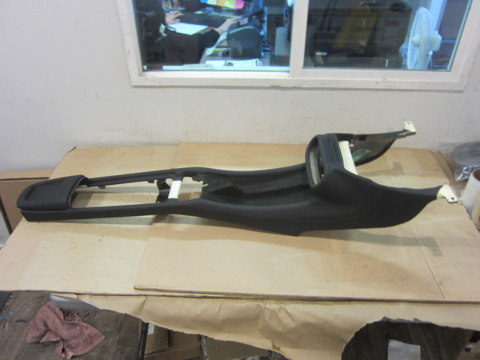 Ferrari California - Center Tunnel /Console - Black - P/N 81302300
