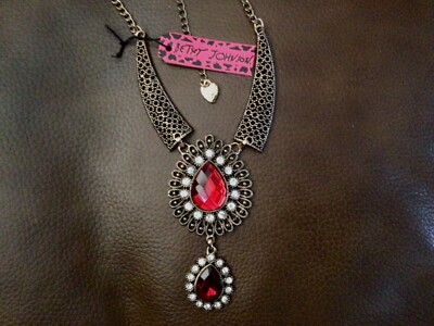 Betsey Johnson NWT Necklace Bib Style Red Teardrop Crystals Antique Gold Color