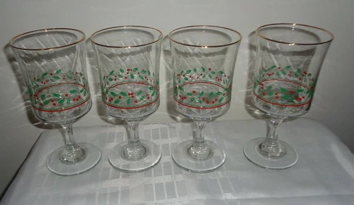Set Of 4 Vintage Arby's Christmas Stemmed Glasses Holly Berry Gold Trim 1987