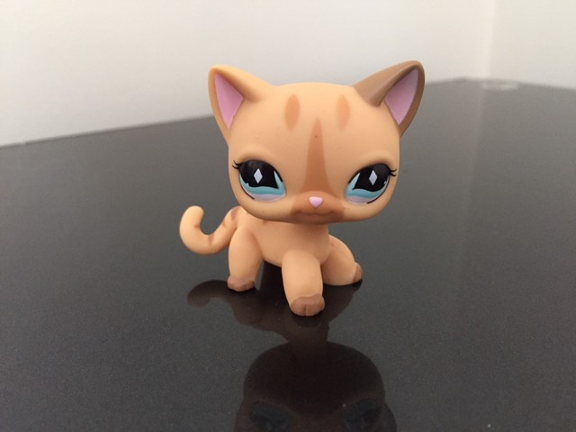selling littlest pet shop