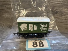 Hornby OO Gauge R.216 Prime Pork 12T Closed Van Wagon