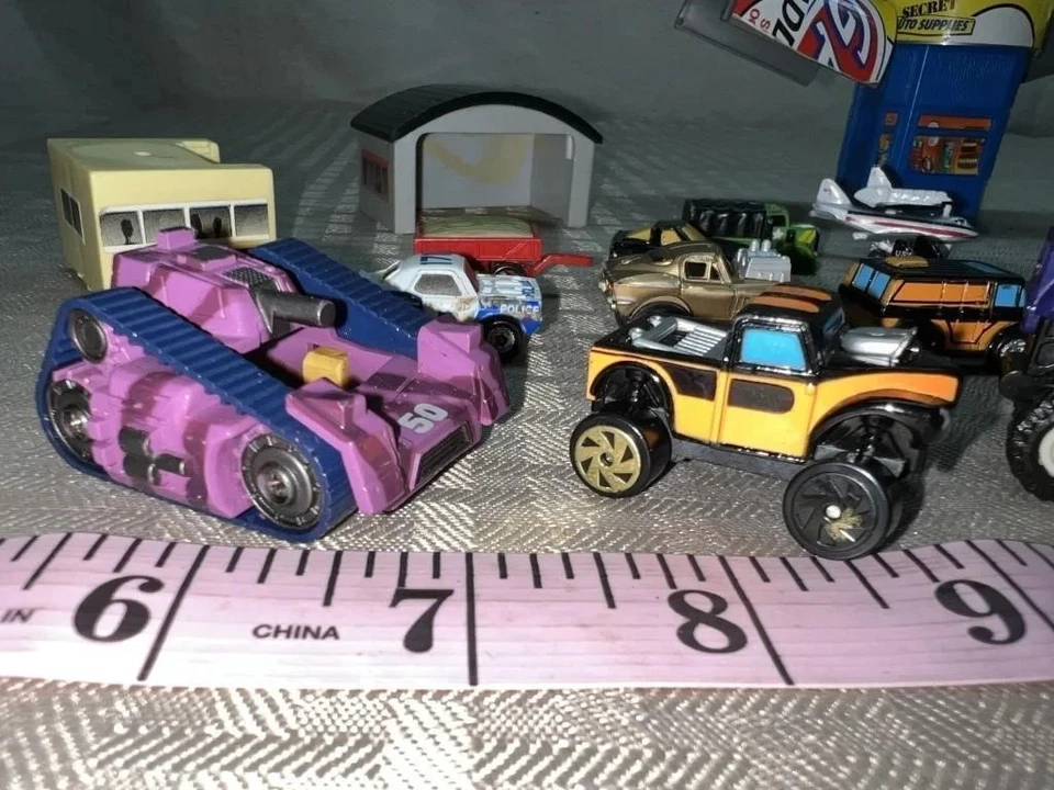 ENORME Lote Micro Máquinas DE Colección ~30+ Coches/Militares/Camiones y 4 CONJUNTOS DE JUEGO Foto 4 de 4