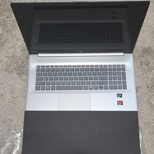 HP portable 17-cp3155cl 17.3" Ryzen 5 7430U 16GB 1TB SSD Win11 Touch-Open pour les photos