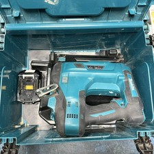 Makita DBN500 Nail Gun