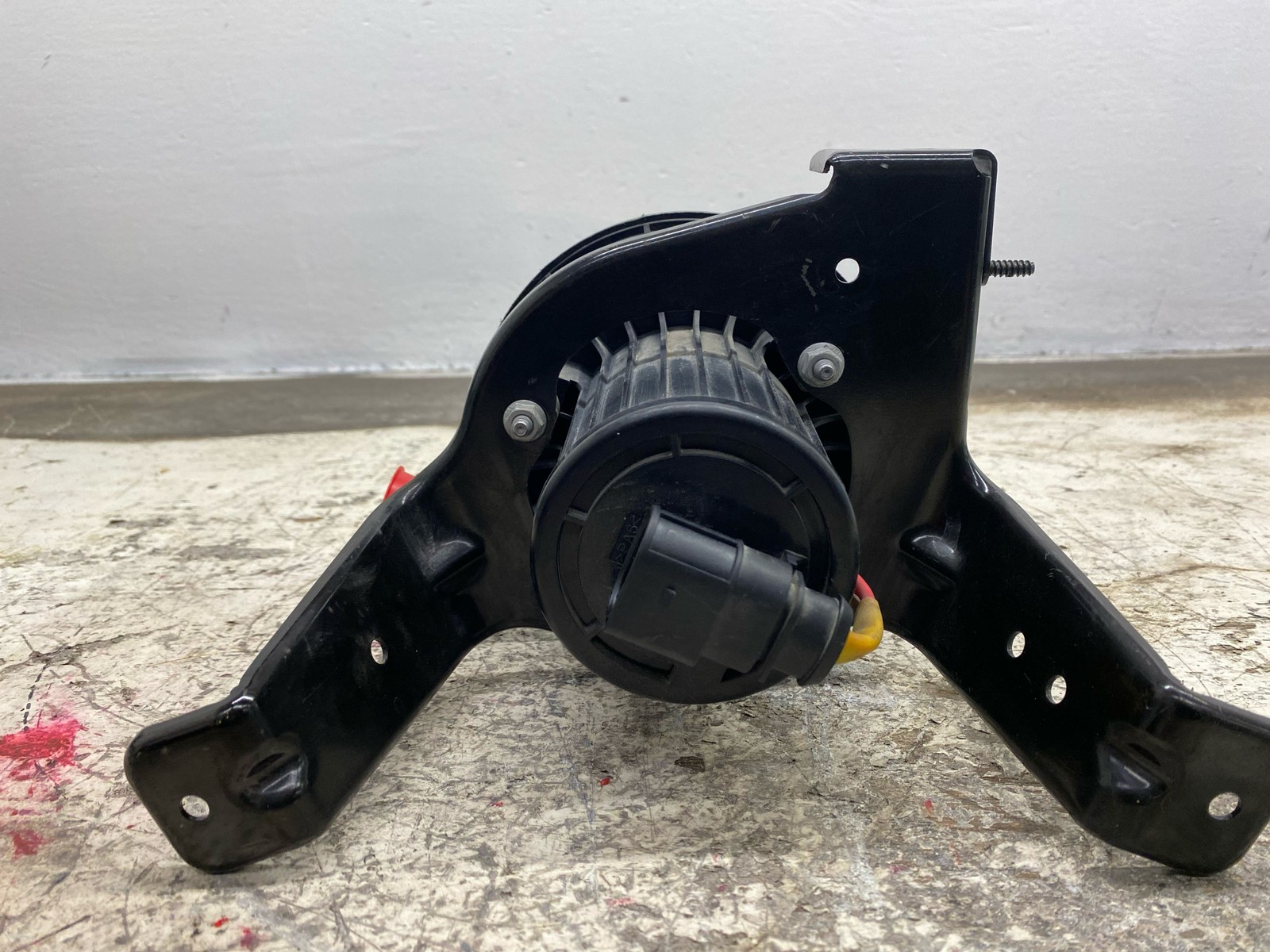 2010-2020 BENTLEY MULSANNE OEM FRONT RIGHT SECONDARY INJECTION PUMP W/ BRACKET