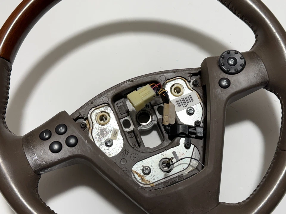 Volante Cadillac CTS 2003-2007 con interruptor de control de crucero OEM Foto 2 de 4