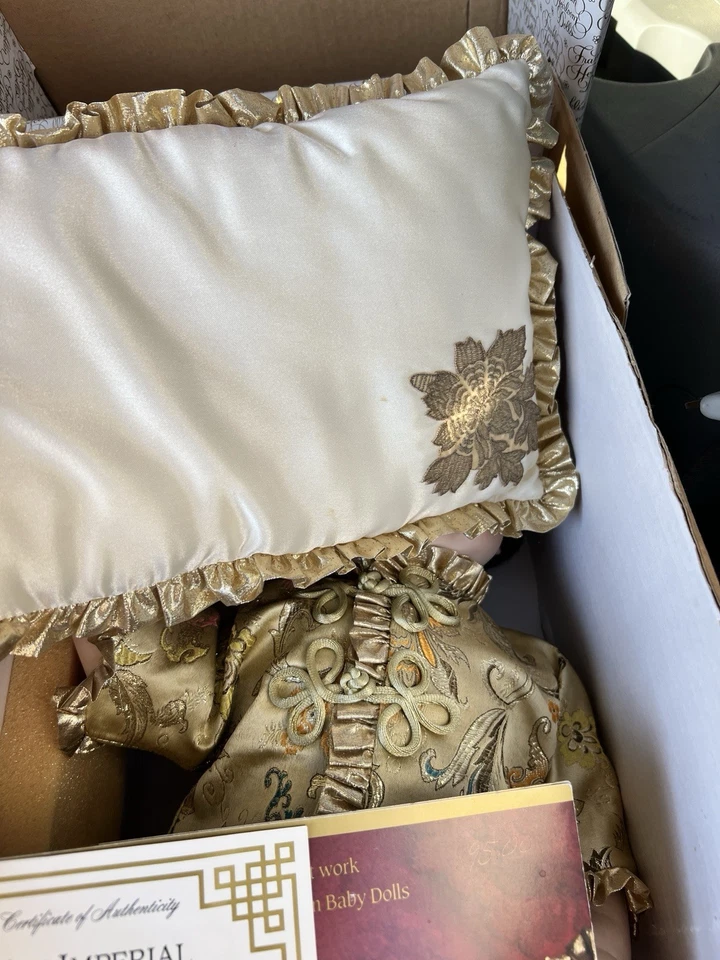 Boneca bebê chinesa imperial Franklin Heirloom da dinastia Ch'ing - Imagem 3 de 4