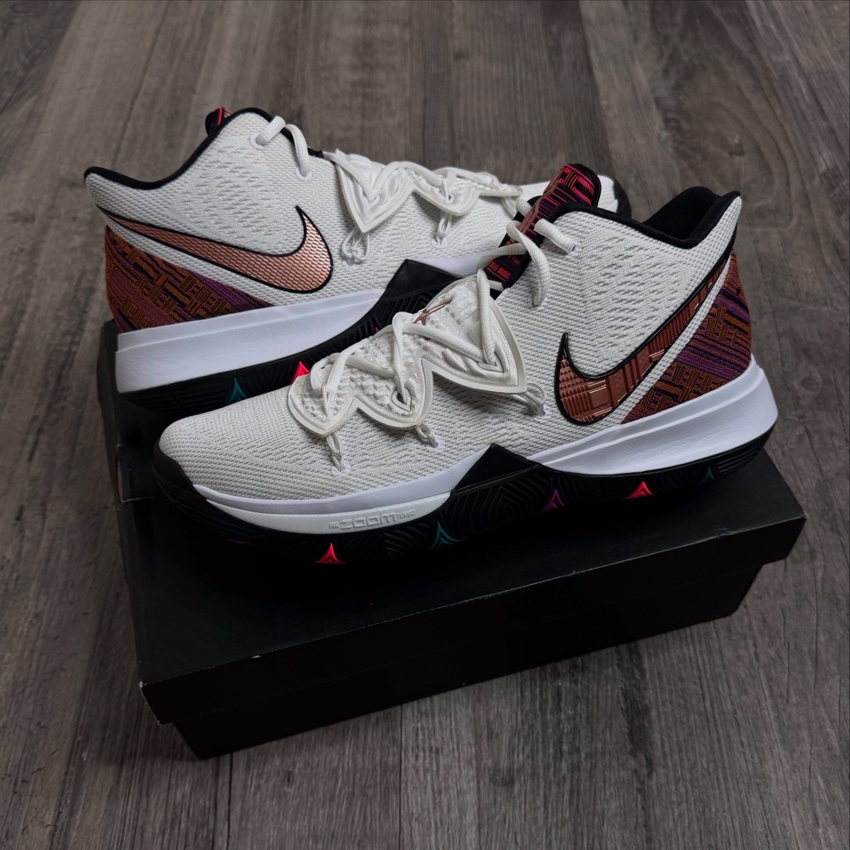 Nike Kyrie 5 ブラック/ホワイト Amazon.com | Nike Kyrie Low 5 Unisex Shoes Size 14, Color