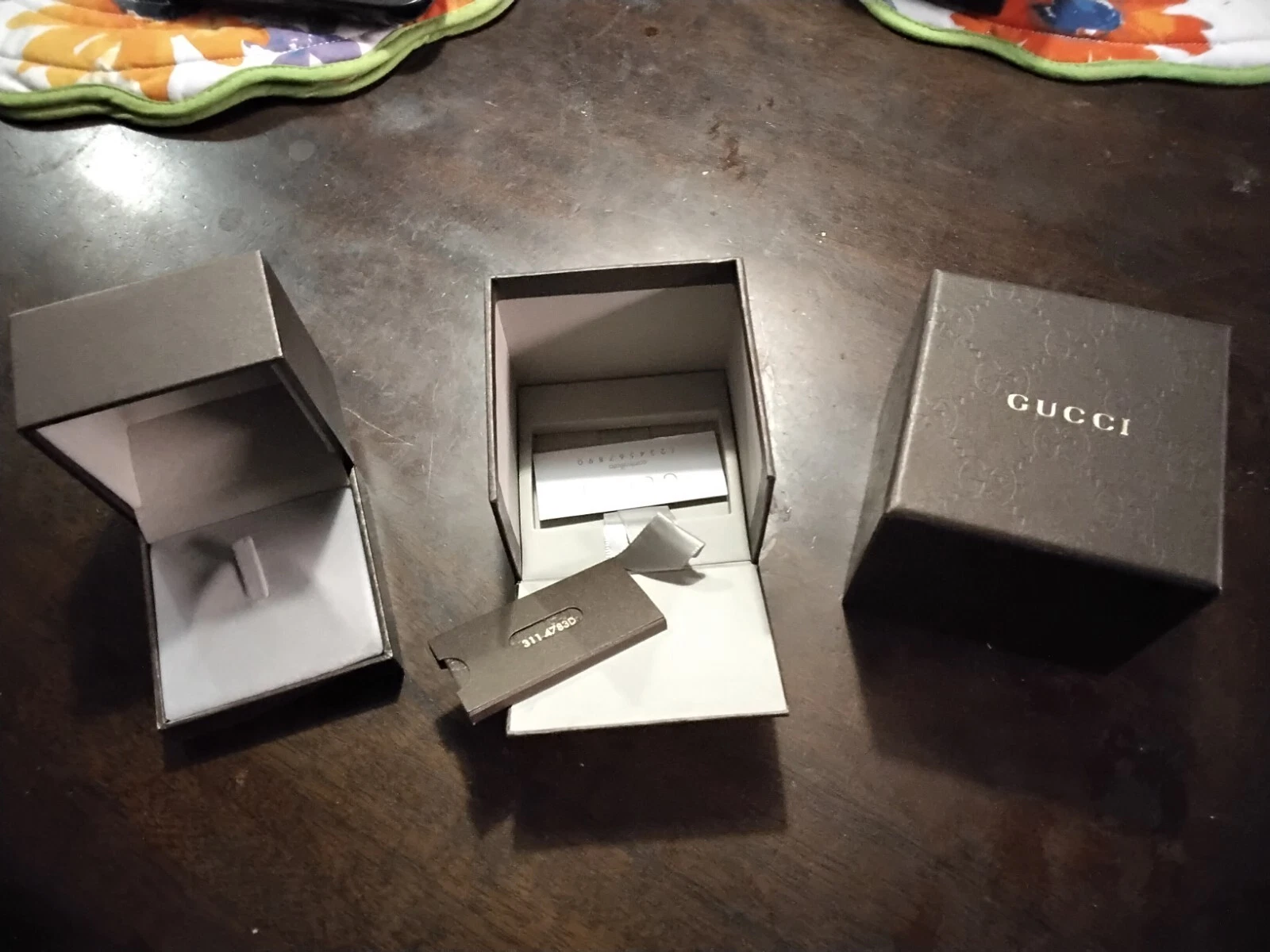 Lot de boîtes à bagues GUCCI. Complet avec boîte extérieure et papiers.