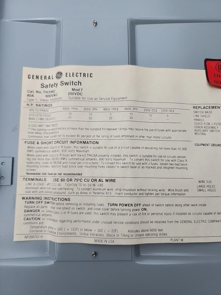INTERRUPTOR DE DESCONEXIÓN TH3362 NEMA 1 FUSIBLE RESISTENTE 60 AMP 3 POLOS 600 VAC USADO Foto 2 de 3