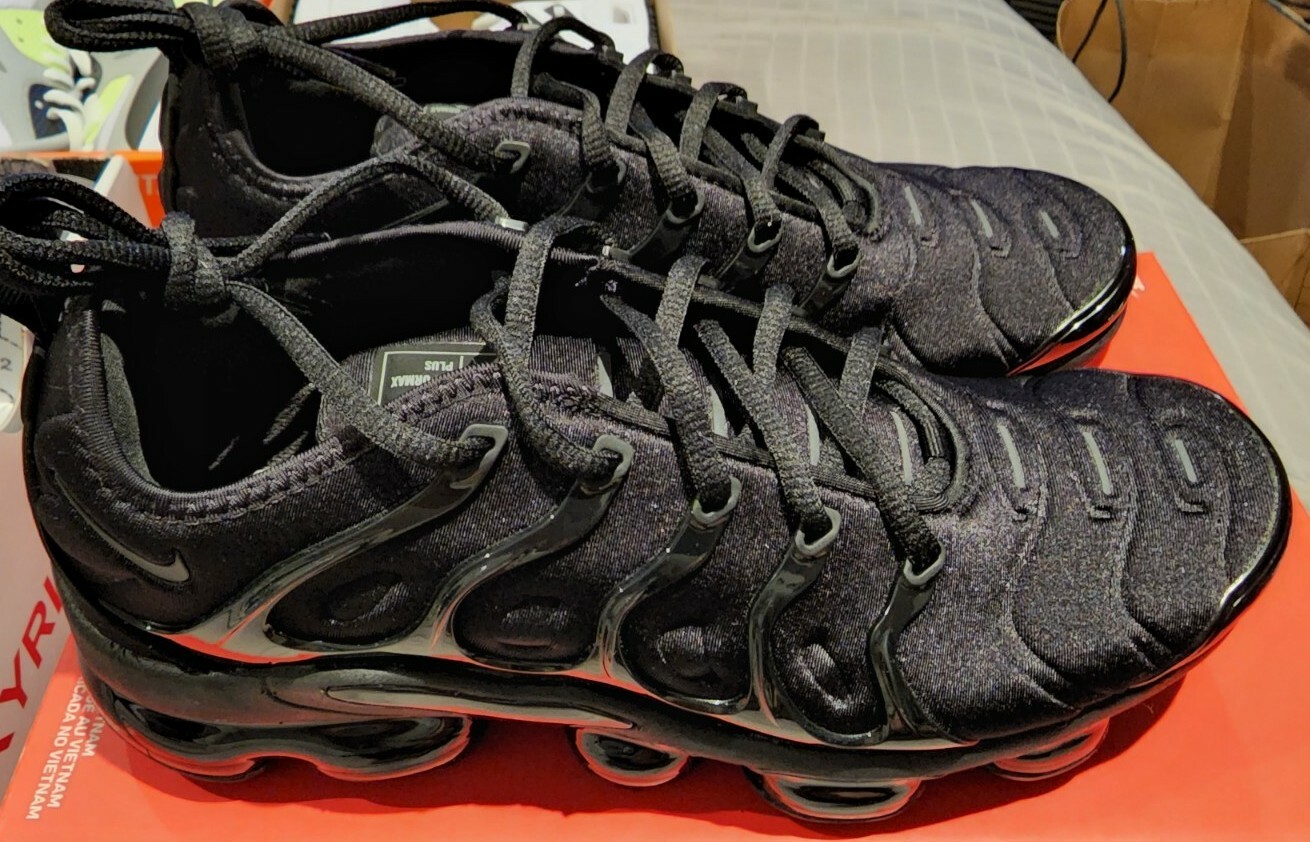 vapormax plus black black