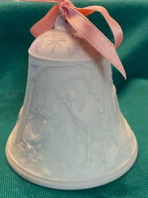 Conjunto de 2 sinos de Natal Lladro 'Diferente em Forma' datados de 1997, 1998 caixa para 1998 - Imagem 3 de 4