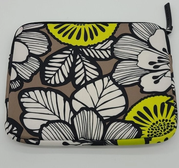 Funda Tablet Floral Neopreno Vera Bradley. Amarillo, negro y tostado con cierre de cremallera. Foto 3 de 4