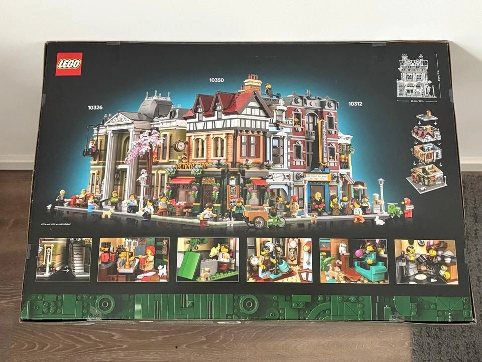 LEGO Icons Tudor Corner 10350 Building Kit 3266 pcs - Image 2 of 4