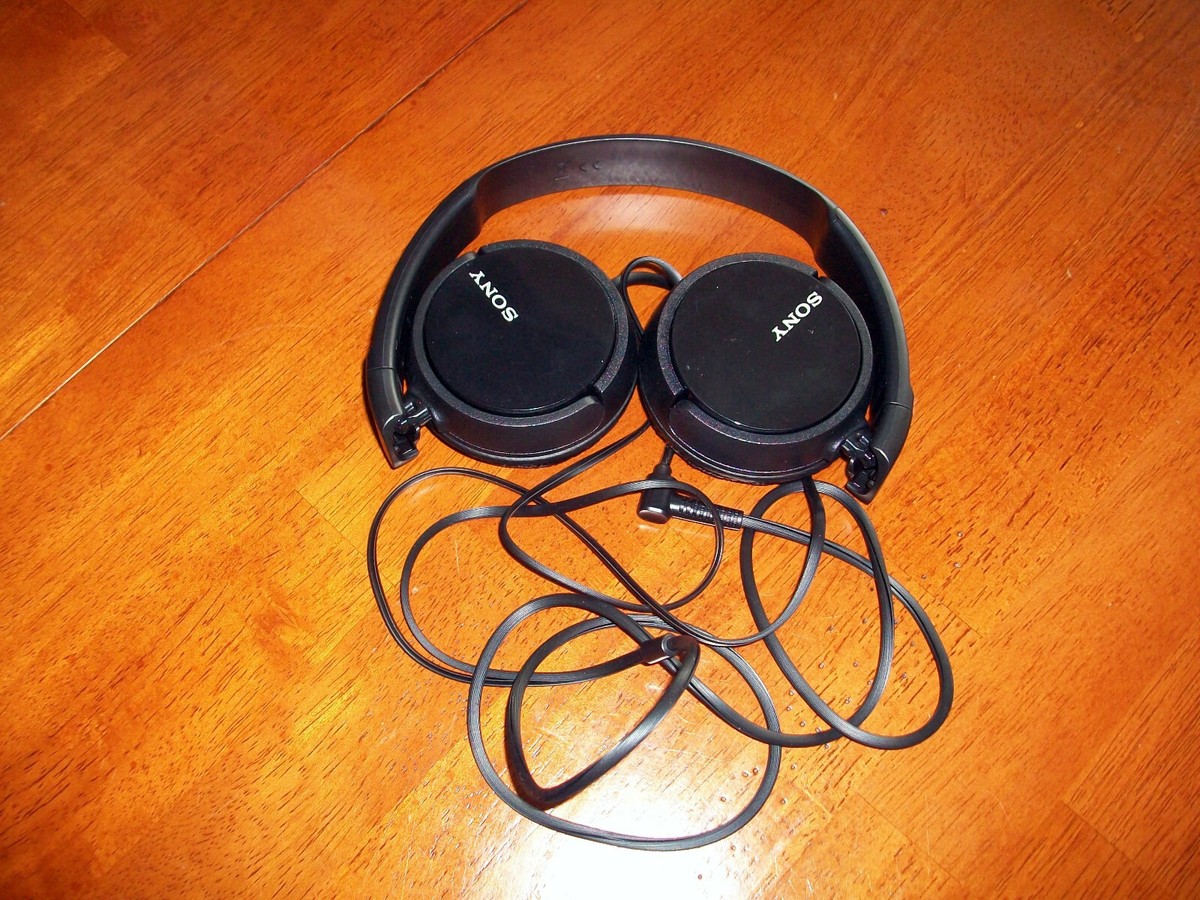 WIRED Y  Sony ZX Series Wired On Ear Headphones - White (MDR-ZX110) : Target