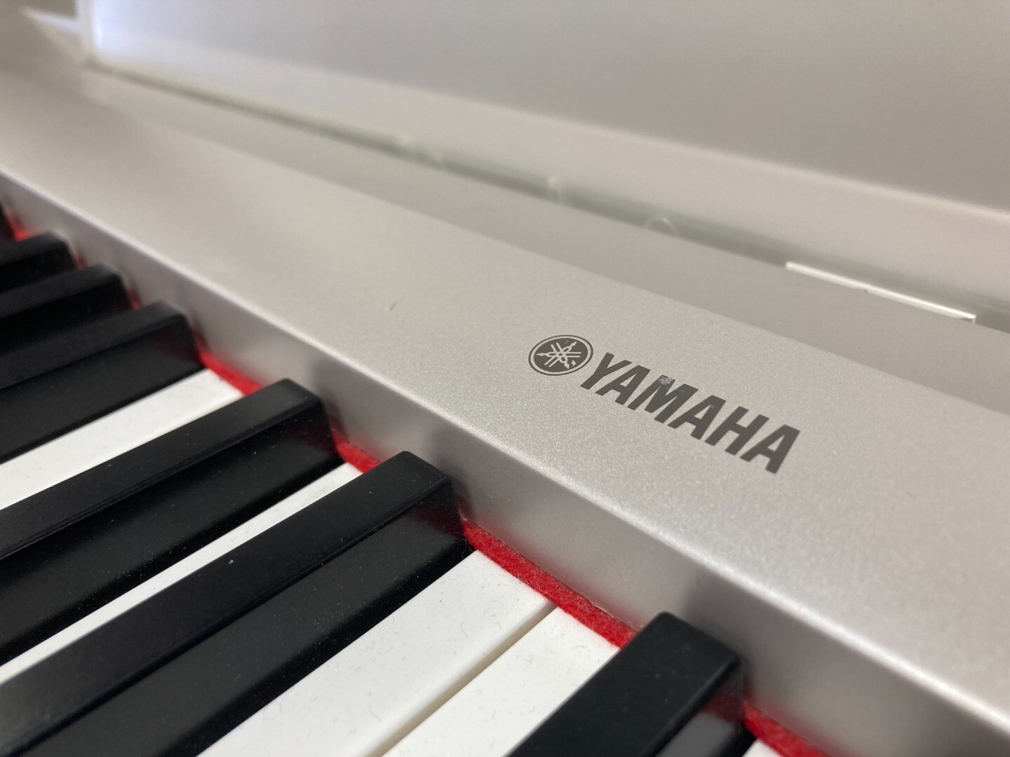 Yamaha Electric Piano Keyboard P60 88 Hammer Action Keys + Stand