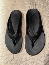 OOFOS OOriginal Black Outdoor Lightweight Thong Recovery Sandals Men's Size 11