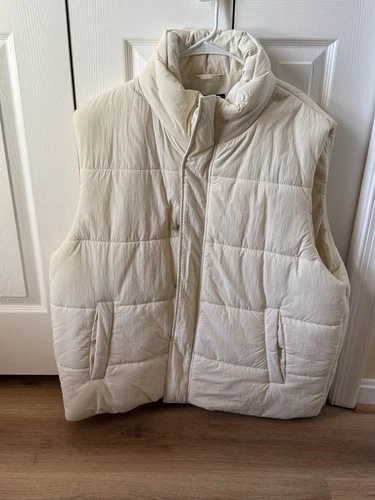 Forever 21 Men’s 2XL Beige Quilted Puffer Vest Pockets Zip/Snap Stand image 3