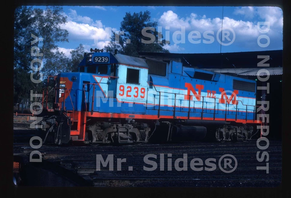Original Slide NdeM Nacionales de Mexico Blue Paint GP38-2 9239 Guad JAL 1987 - Image 1 of 1