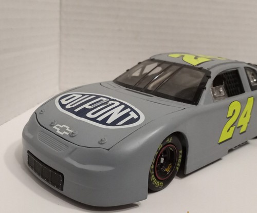 Action 1:24 Scale Jeff Gordon #24 Chevy - Dupont Gray Stock Car - Nascar - Picture 2 of 10