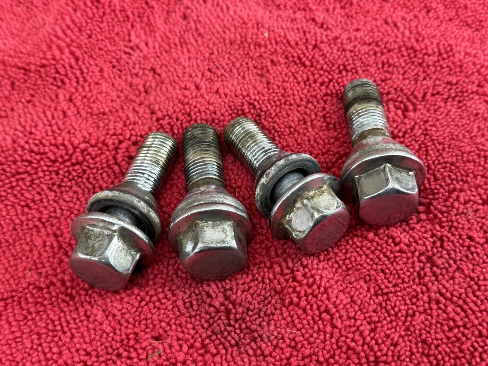 Volvo V70/XC70/S60/S80/XC90/ 4 Wheel Nuts 4 Bolts/Lock/19”/wheel Nut eBay