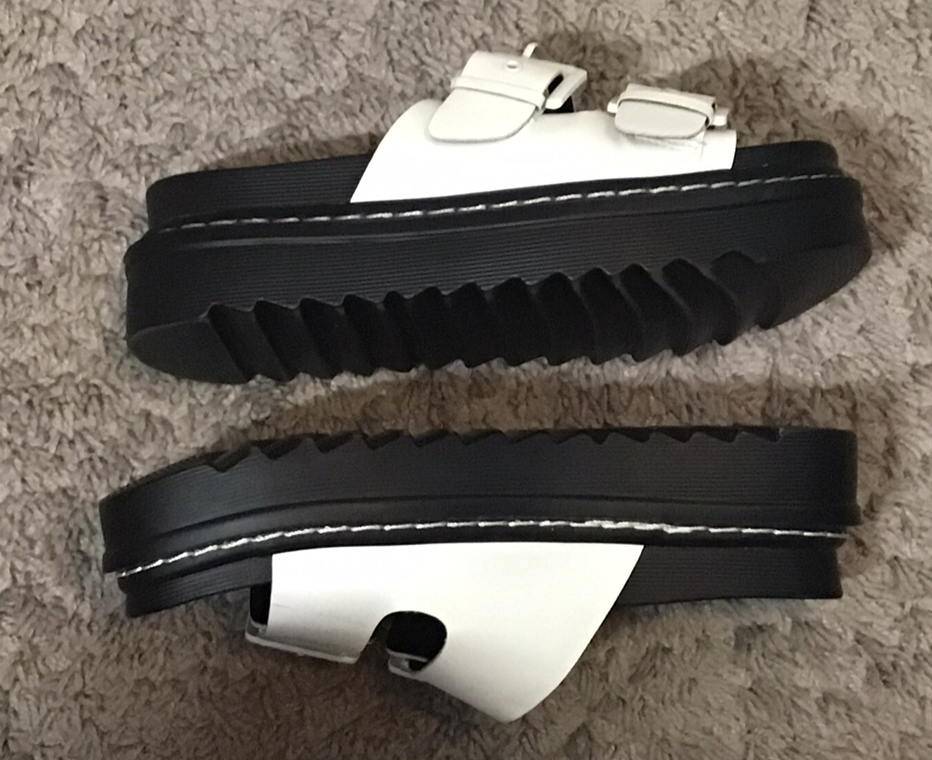 Madden Girl White and Black Dizzy Platform Sandals 7.5 Gem