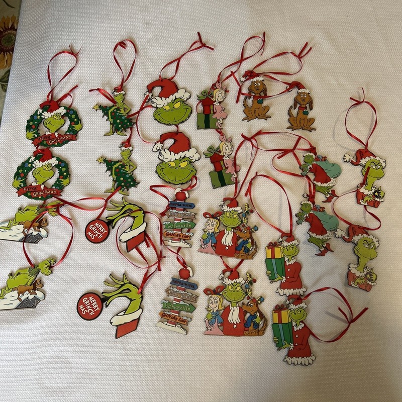 24 Grinch Wooden Christmas Ornaments