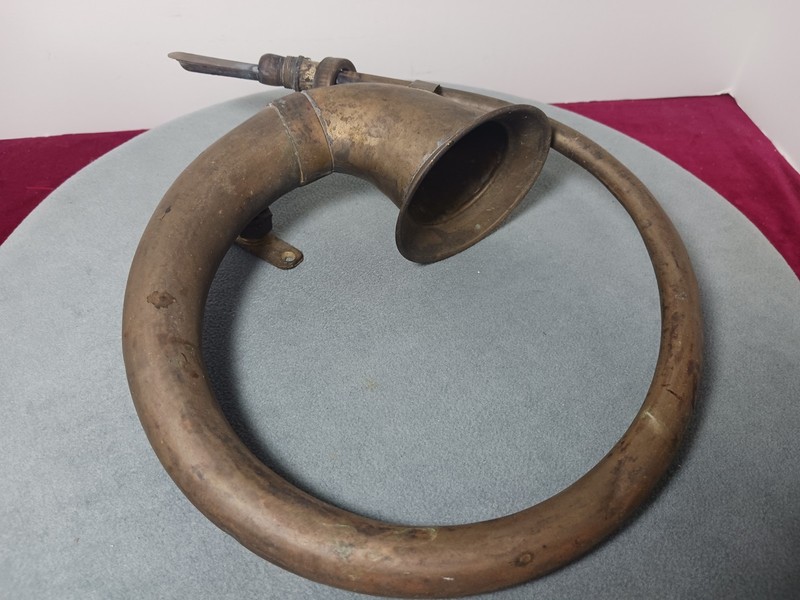 Vintage PEACOCK BRASS CAR HORN  - 9” Diameter