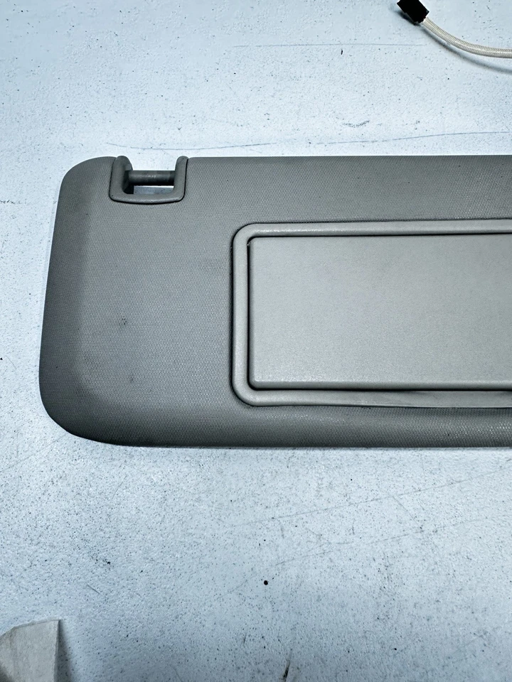 Viseira solar lateral direita Buick Regal 2011-15 passageiro destro com iluminação OEM cinza - Imagem 2 de 4