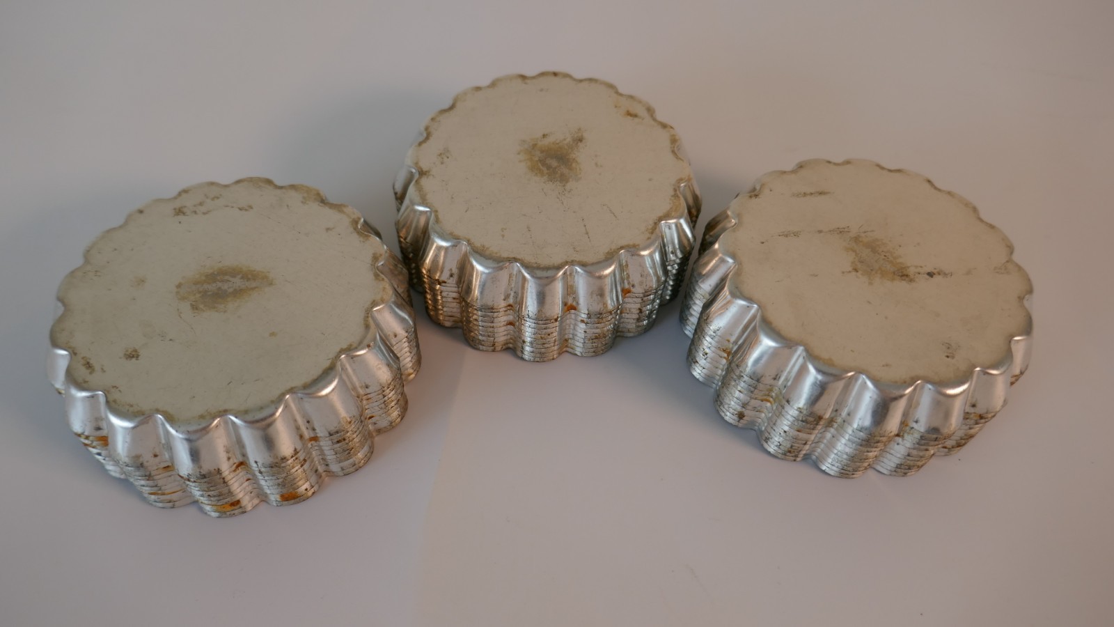 51 VTG Mini Scalloped Tin Tart Tartlet Molds Baking Pans Chocolate France