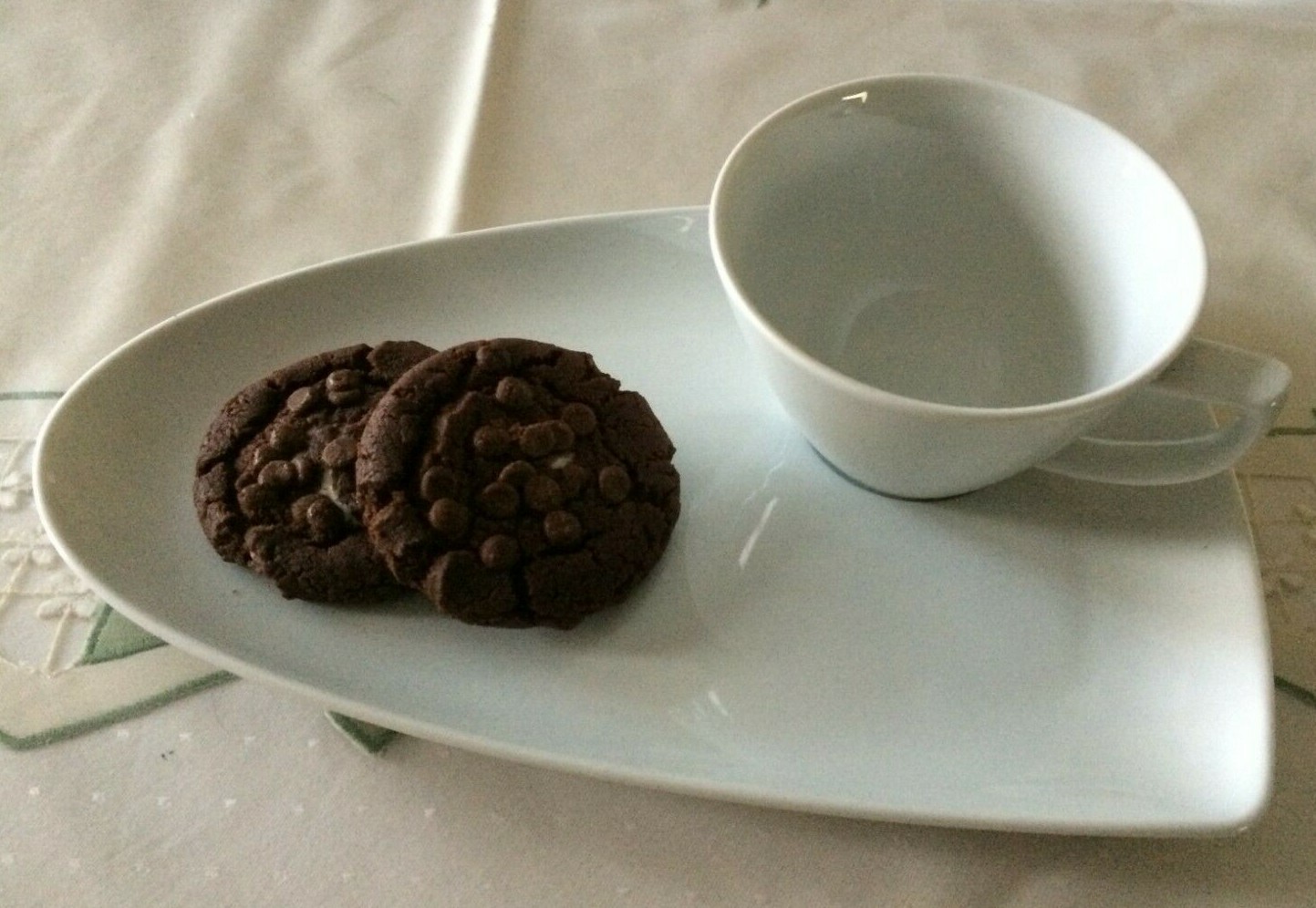 Kaffeetasse AVANTI GUSTO mit Gebäckteller ENJOY asymmetrisch 2tlgSet Kaffegedeck