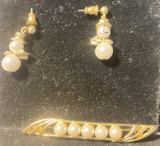 Avon Vtg 2004 faux Pearl Snowman Pierced Earrings OLD vtg bar brooch pearl art