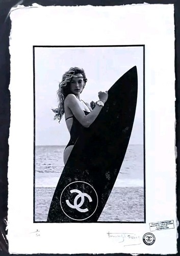 CHANEL No.5 Surfer Girl, Limited Edition 22'x 15'x Signed Fairchild Paris - Picture 4 of 16