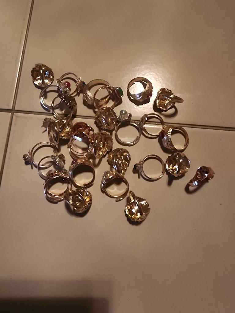 VINTAGE LOT OF (25) GUMBALL/CHARM/CRACKER JACK RINGS eBay