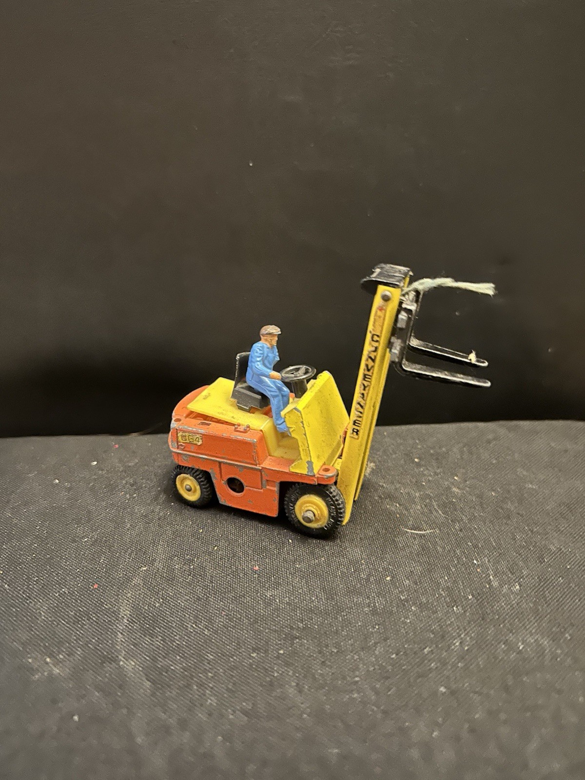Dinky 404, Conveyancer Fork Lift Truck - Free Price Guide & Review