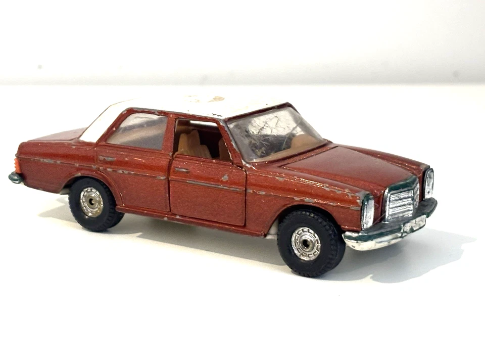 CORGI MERCEDES-BENZ 240 D #296 diecast 1.36 Classic W115 W114 Rare A7 - Image 4 of 4