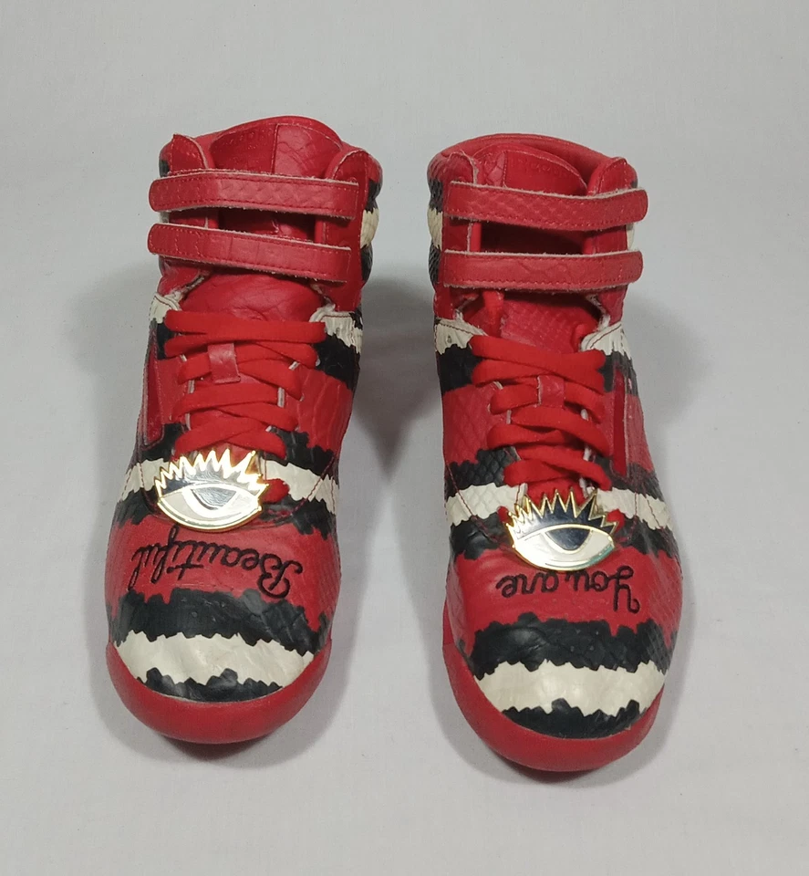 Zapatos Melody Ehsani Reebok High Tops Rojo y Negro Piel de Serpiente "Eres Hermosa" Foto 3 de 4
