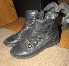 Miz Mooz Women s Black Leather Ankle Bootie US 8.5 EU 39 Zip Button Round Toe