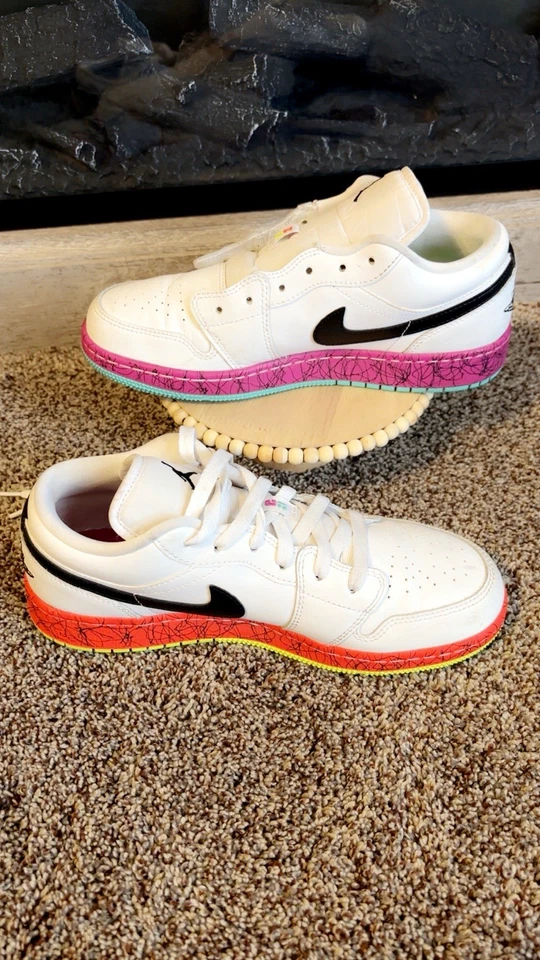 Air Jordan 1 Low Multi Color Size 6y Or Women’s 7.5. Missing 1 Lace Up, EUC!! - Image 2 of 4